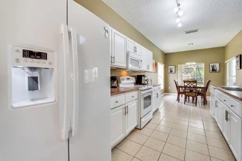 House in Kissimmee, Florida 5 bedrooms, 244.89 sq.m. № 1723194 - photo 7