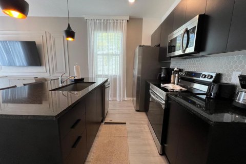Townhouse in Kissimmee, Florida 3 bedrooms, 127.46 sq.m. № 1654515 - photo 3