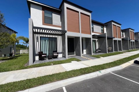 Townhouse in Kissimmee, Florida 3 bedrooms, 127.46 sq.m. № 1654515 - photo 2