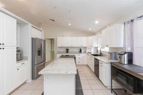 House in Dade City, Florida 3 bedrooms, 202.62 sq.m. № 2266534 - photo 2