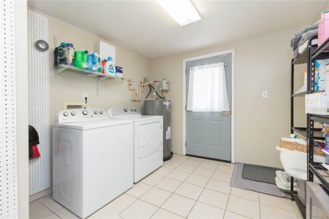 House in Dade City, Florida 3 bedrooms, 202.62 sq.m. № 2266534 - photo 18