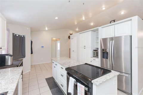 House in Dade City, Florida 3 bedrooms, 202.62 sq.m. № 2266534 - photo 8