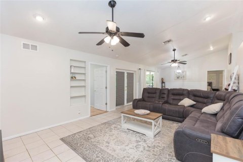 House in Dade City, Florida 3 bedrooms, 202.62 sq.m. № 2266534 - photo 3