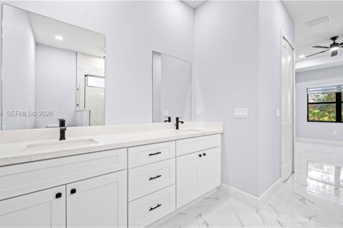 House in Lehigh Acres, Florida 4 bedrooms № 2048565 - photo 17