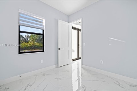 House in Lehigh Acres, Florida 4 bedrooms № 2048565 - photo 9