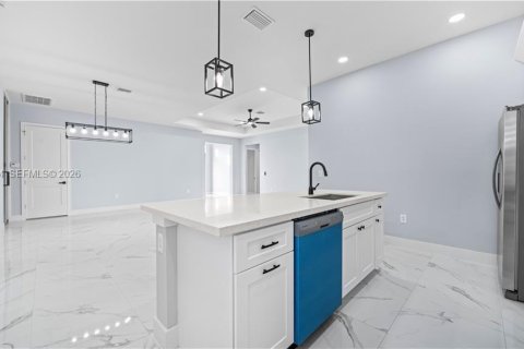 House in Lehigh Acres, Florida 4 bedrooms № 2048565 - photo 8