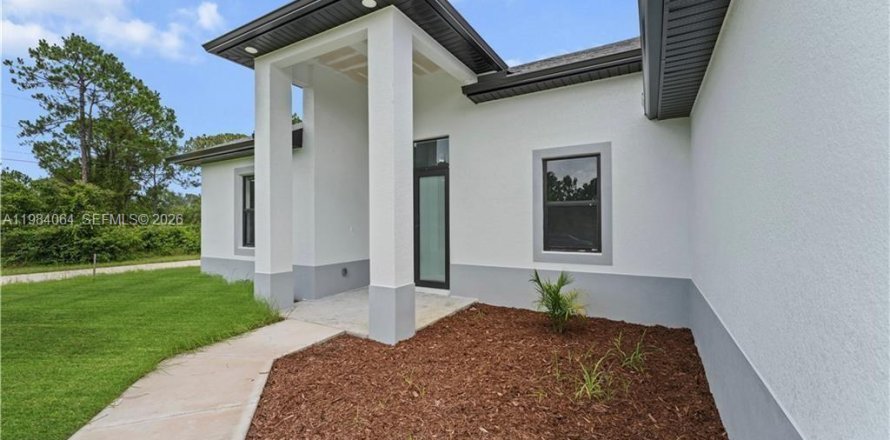 House in Lehigh Acres, Florida 4 bedrooms № 2048565