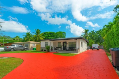 Купить виллу или дом в Норт-Майами, Флорида 2 спальни, 125.98м2, № 1972537 - фото 2