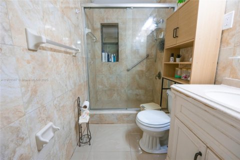 Купить виллу или дом в Норт-Майами, Флорида 2 спальни, 125.98м2, № 1972537 - фото 12