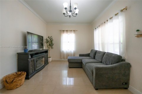 Купить виллу или дом в Норт-Майами, Флорида 2 спальни, 125.98м2, № 1972537 - фото 5