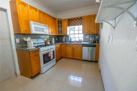 Купить виллу или дом в Норт-Майами, Флорида 2 спальни, 125.98м2, № 1972537 - фото 8