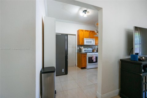 Купить виллу или дом в Норт-Майами, Флорида 2 спальни, 125.98м2, № 1972537 - фото 7
