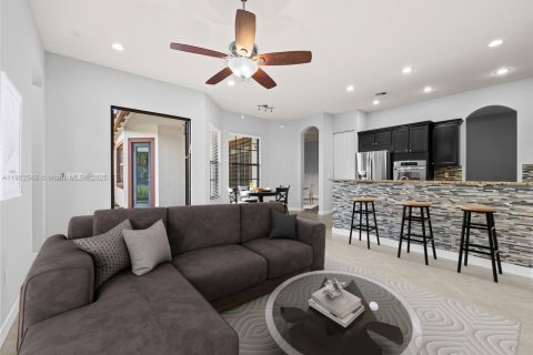 House in Cooper City, Florida 4 bedrooms, 230.4 sq.m. № 1970966 - photo 15