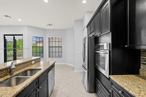 House in Cooper City, Florida 4 bedrooms, 230.4 sq.m. № 1970966 - photo 10