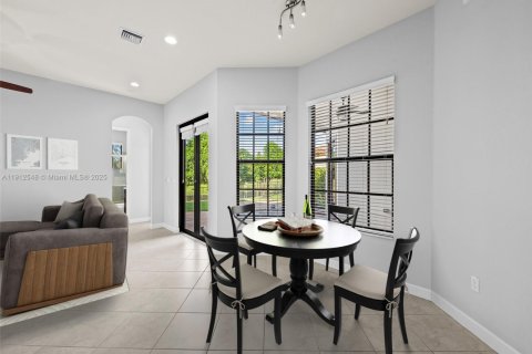 House in Cooper City, Florida 4 bedrooms, 230.4 sq.m. № 1970966 - photo 12