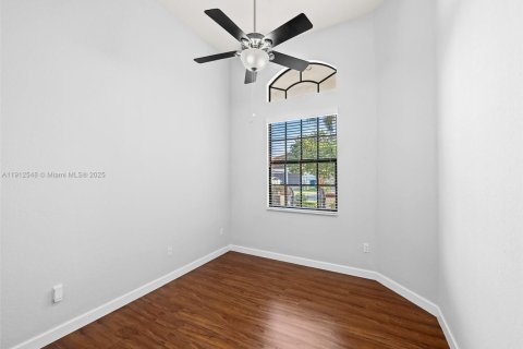 House in Cooper City, Florida 4 bedrooms, 230.4 sq.m. № 1970966 - photo 23