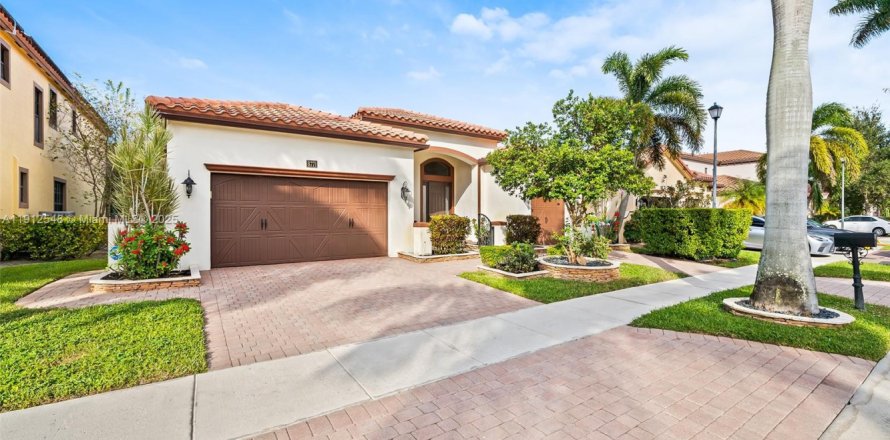 House in Cooper City, Florida 4 bedrooms, 230.4 sq.m. № 1970966