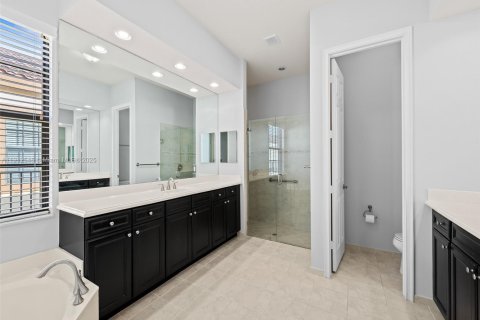 House in Cooper City, Florida 4 bedrooms, 230.4 sq.m. № 1970966 - photo 18