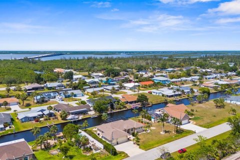House in Punta Gorda, Florida 4 bedrooms, 195.47 sq.m. № 1679395 - photo 4