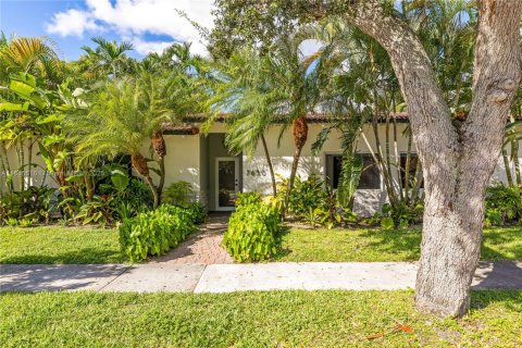 Casa en venta en Miami, Florida, 3 dormitorios, 194.82 m2 № 1883819 - foto 1