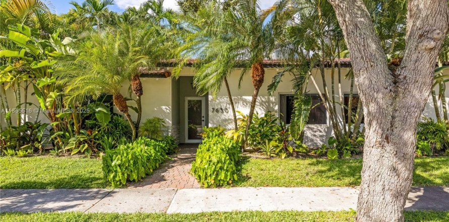 Casa en Miami, Florida 3 dormitorios, 194.82 m2 № 1883819