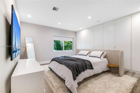 Casa en venta en Miami, Florida, 3 dormitorios, 194.82 m2 № 1883819 - foto 6