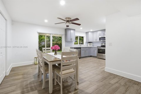 Villa ou maison à vendre à Hialeah, Floride: 4 chambres, 167.5 m2 № 2011437 - photo 13