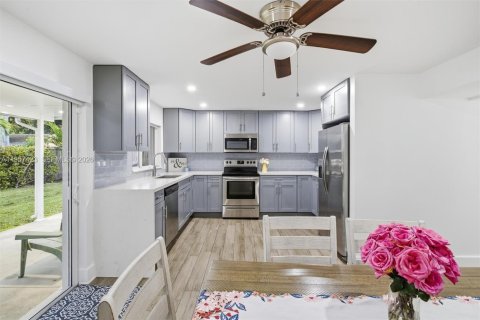 Villa ou maison à vendre à Hialeah, Floride: 4 chambres, 167.5 m2 № 2011437 - photo 11