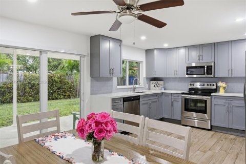 Villa ou maison à vendre à Hialeah, Floride: 4 chambres, 167.5 m2 № 2011437 - photo 9