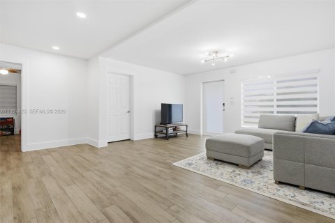 Villa ou maison à vendre à Hialeah, Floride: 4 chambres, 167.5 m2 № 2011437 - photo 8