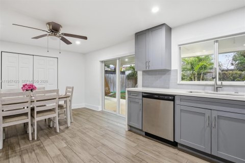 Villa ou maison à vendre à Hialeah, Floride: 4 chambres, 167.5 m2 № 2011437 - photo 12