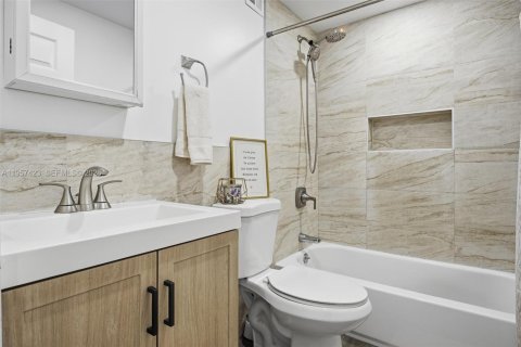 Villa ou maison à vendre à Hialeah, Floride: 4 chambres, 167.5 m2 № 2011437 - photo 22