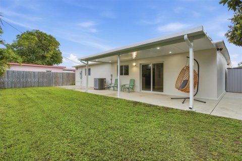Villa ou maison à vendre à Hialeah, Floride: 4 chambres, 167.5 m2 № 2011437 - photo 26
