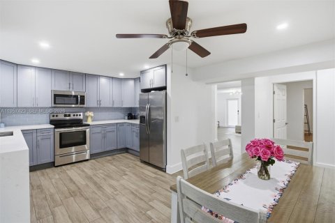 Villa ou maison à vendre à Hialeah, Floride: 4 chambres, 167.5 m2 № 2011437 - photo 14