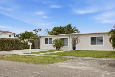 Villa ou maison à vendre à Hialeah, Floride: 4 chambres, 167.5 m2 № 2011437 - photo 3