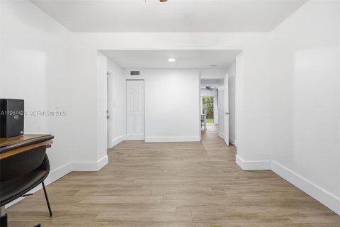 Villa ou maison à vendre à Hialeah, Floride: 4 chambres, 167.5 m2 № 2011437 - photo 17