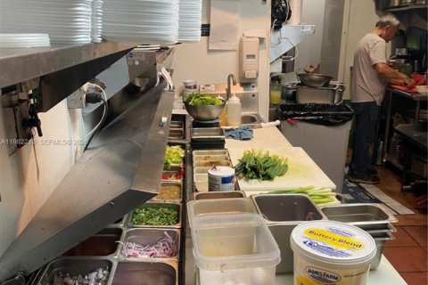 Commercial property in Miami, Florida № 2043342 - photo 13