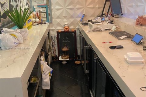 Commercial property in Miami, Florida № 2043342 - photo 7