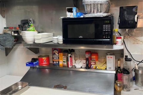 Commercial property in Miami, Florida № 2043342 - photo 8