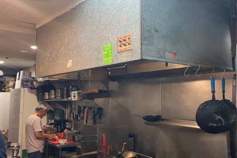 Commercial property in Miami, Florida № 2043342 - photo 12