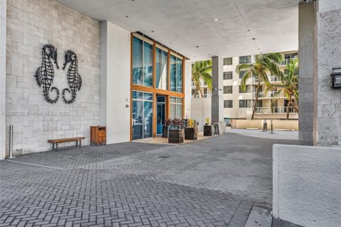 Copropriété à vendre à Sunny Isles Beach, Floride: 2 chambres, 84.36 m2 № 1942203 - photo 23