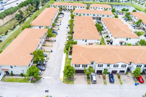 Купить таунхаус в Ривьера-Бич, Флорида 3 комнаты, 161.93м2, № 2083584 - фото 16