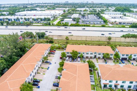 Купить таунхаус в Ривьера-Бич, Флорида 3 комнаты, 161.93м2, № 2083584 - фото 2