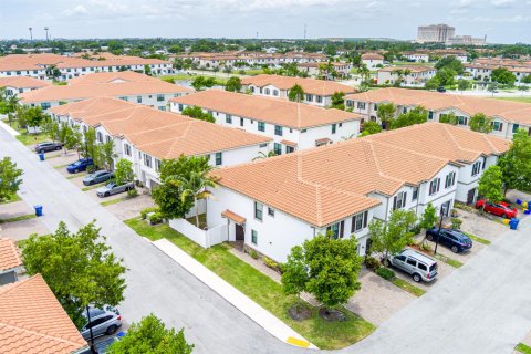 Купить таунхаус в Ривьера-Бич, Флорида 3 комнаты, 161.93м2, № 2083584 - фото 13