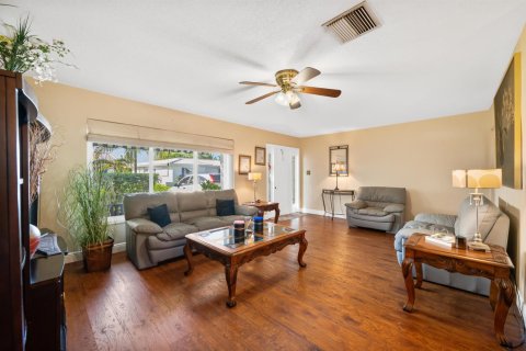 Casa en venta en Tamarac, Florida, 2 dormitorios, 147.44 m2 № 2429753 - foto 5
