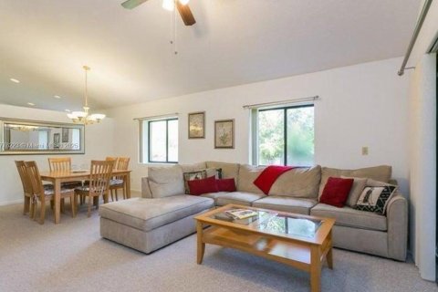 Condo in Palm Beach Gardens, Florida, 3 bedrooms  № 1701943 - photo 4