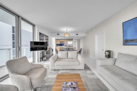 Condo in North Miami Beach, Florida, 3 bedrooms  № 1959641 - photo 8