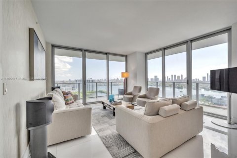 Condo in North Miami Beach, Florida, 3 bedrooms  № 1959641 - photo 7