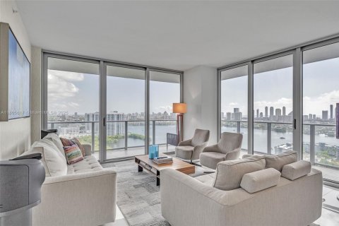 Condo in North Miami Beach, Florida, 3 bedrooms  № 1959641 - photo 6
