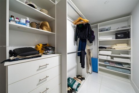 Condo in North Miami Beach, Florida, 3 bedrooms  № 1959641 - photo 27